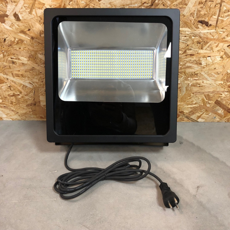 Toolster LED projektør 200W Flood light 18000 LM  4K 3m kabel